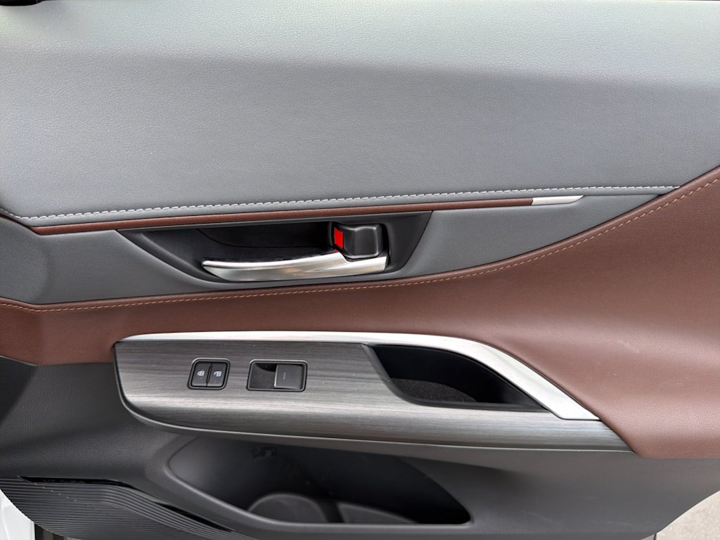 Thumbnail: 2023 Toyota Venza - 23