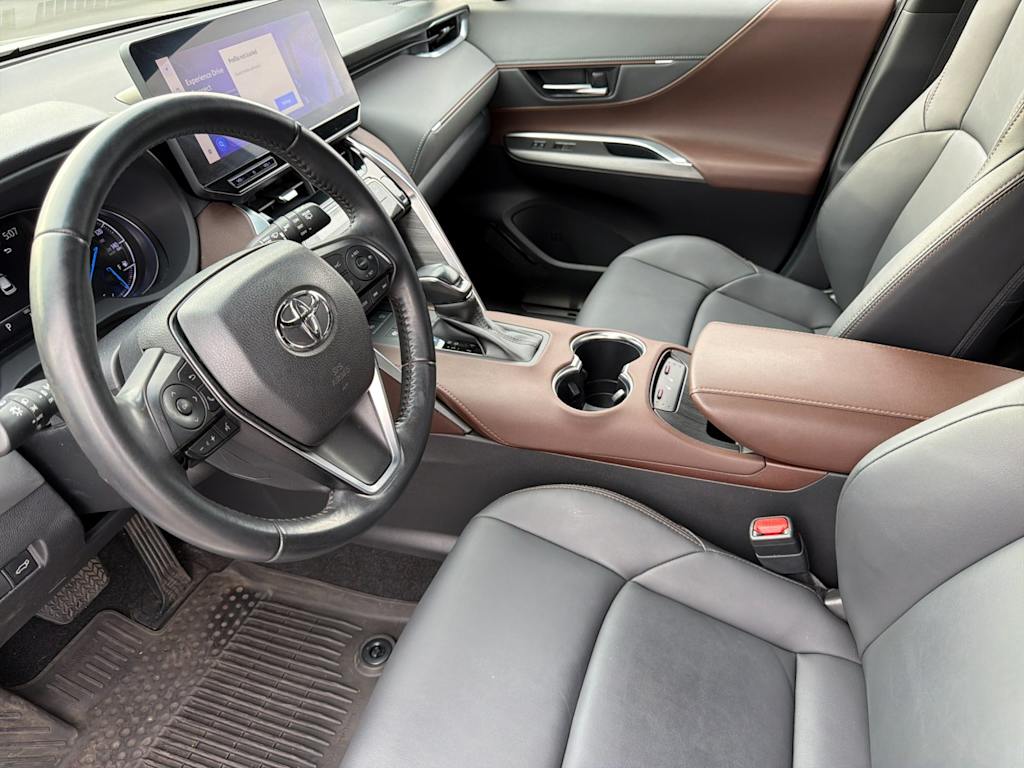 Thumbnail: 2023 Toyota Venza - 10