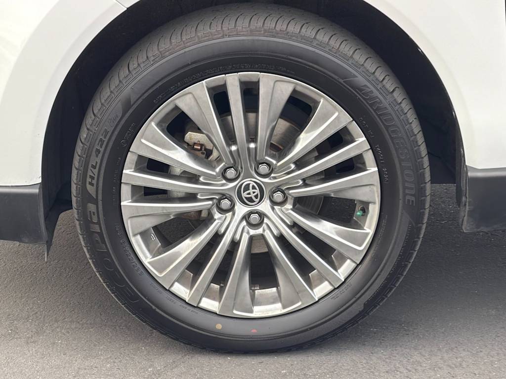 Thumbnail: 2023 Toyota Venza - 8