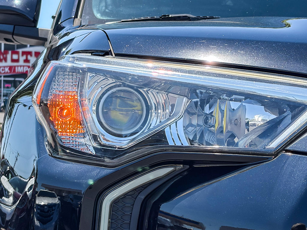 Thumbnail: 2018 Toyota 4Runner - 19