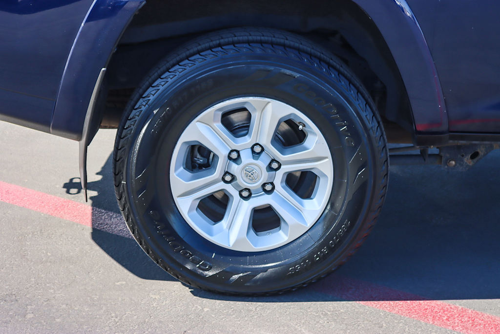 Thumbnail: 2017 Toyota 4Runner - 21