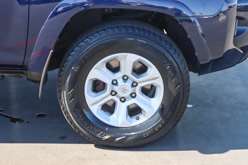 Thumbnail: 2017 Toyota 4Runner - 6