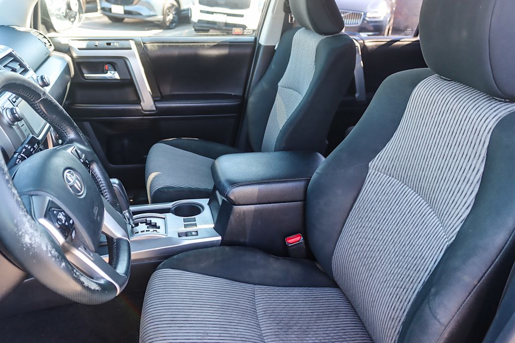 Thumbnail: 2017 Toyota 4Runner - 10