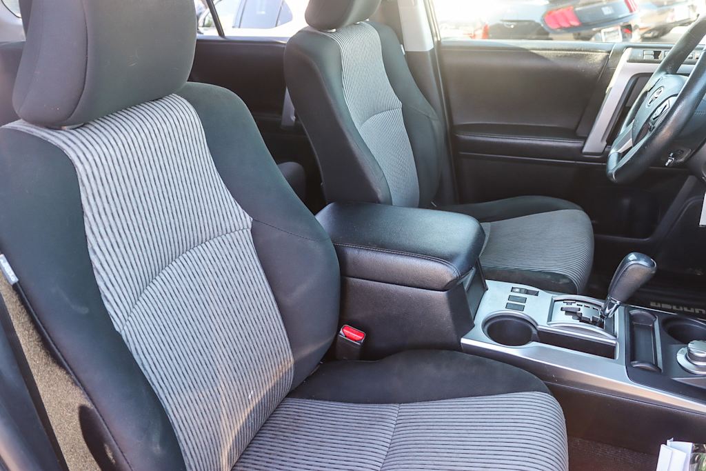 Thumbnail: 2017 Toyota 4Runner - 9