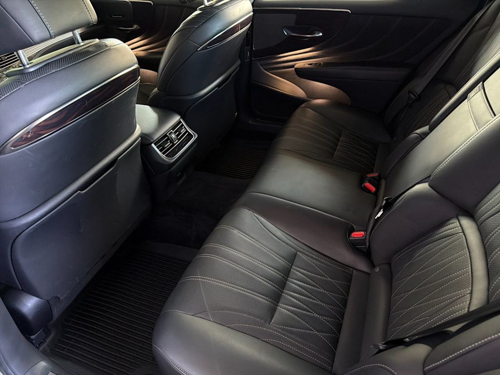 Thumbnail: 2018 Lexus LS - 10