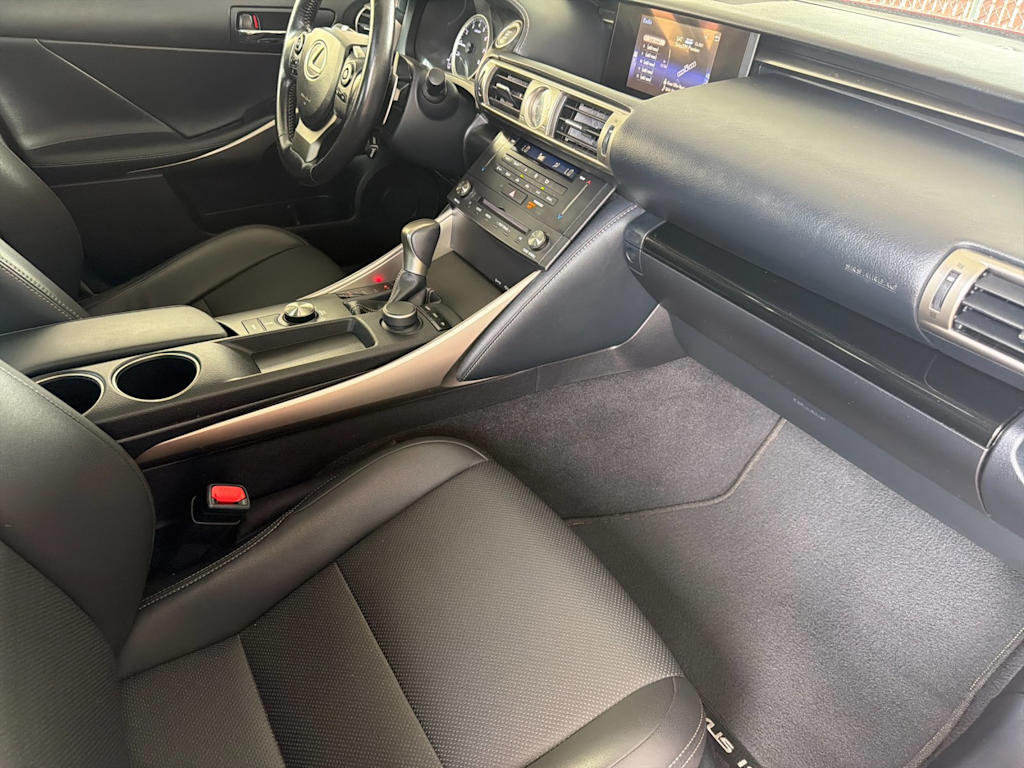 Thumbnail: 2016 Lexus IS - 12