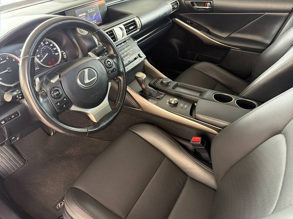 Thumbnail: 2016 Lexus IS - 9