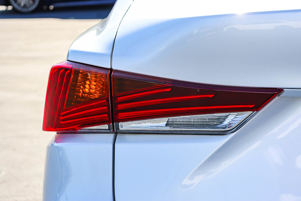 Thumbnail: 2018 Lexus IS - 21