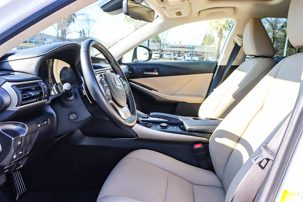 Thumbnail: 2018 Lexus IS - 12