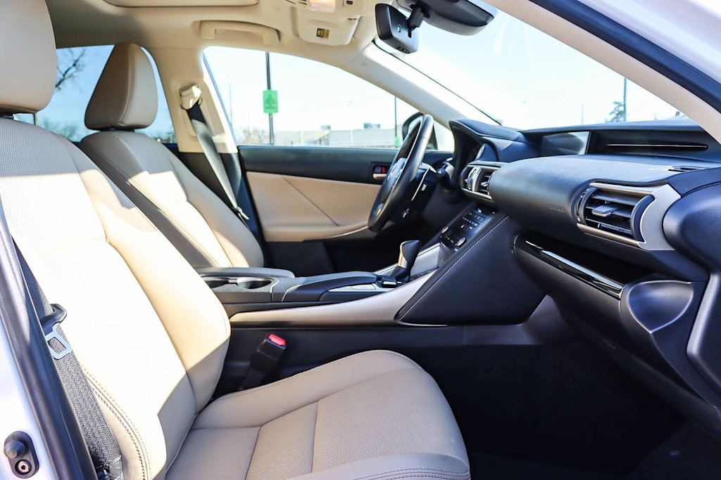 Thumbnail: 2018 Lexus IS - 11