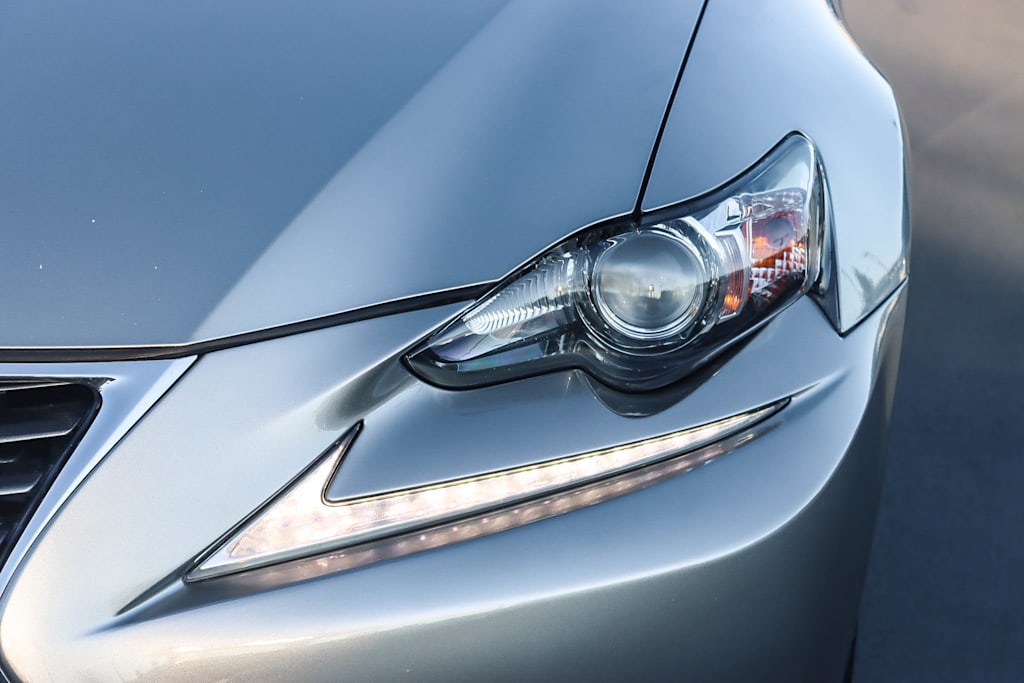 Thumbnail: 2016 Lexus IS - 19