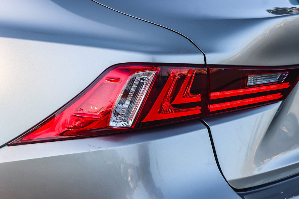 Thumbnail: 2016 Lexus IS - 20