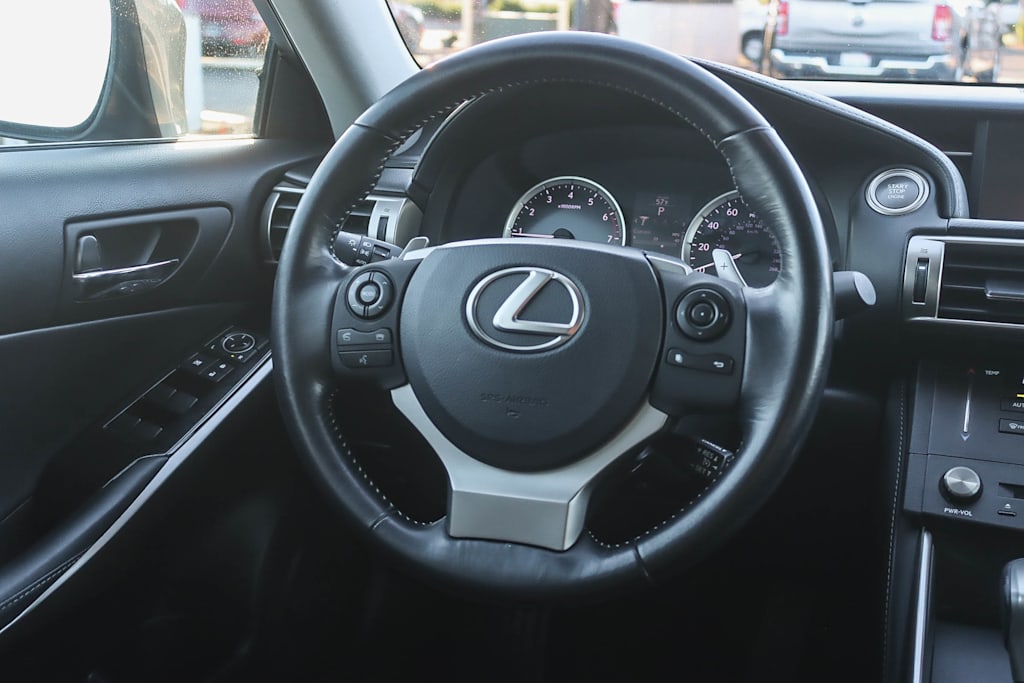 Thumbnail: 2016 Lexus IS - 9