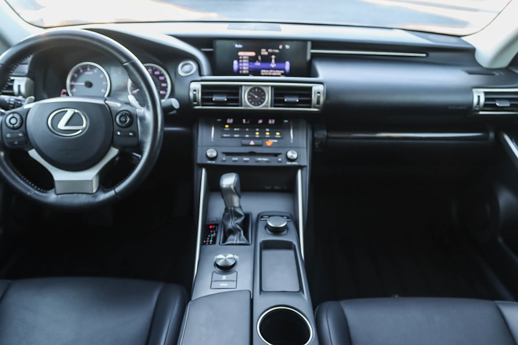 Thumbnail: 2016 Lexus IS - 2