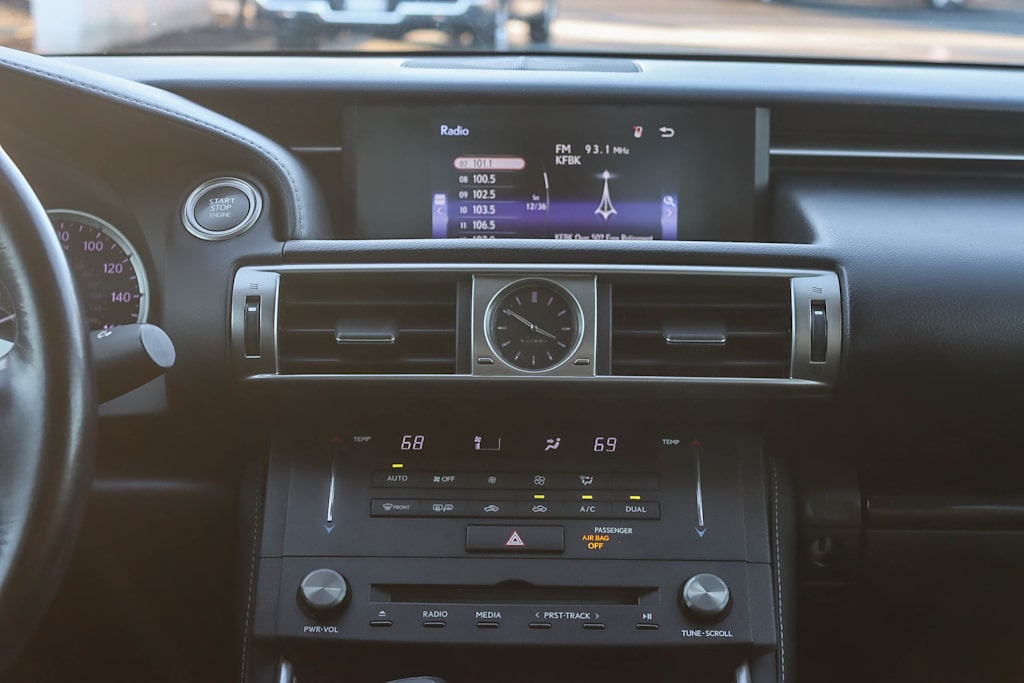 Thumbnail: 2016 Lexus IS - 13