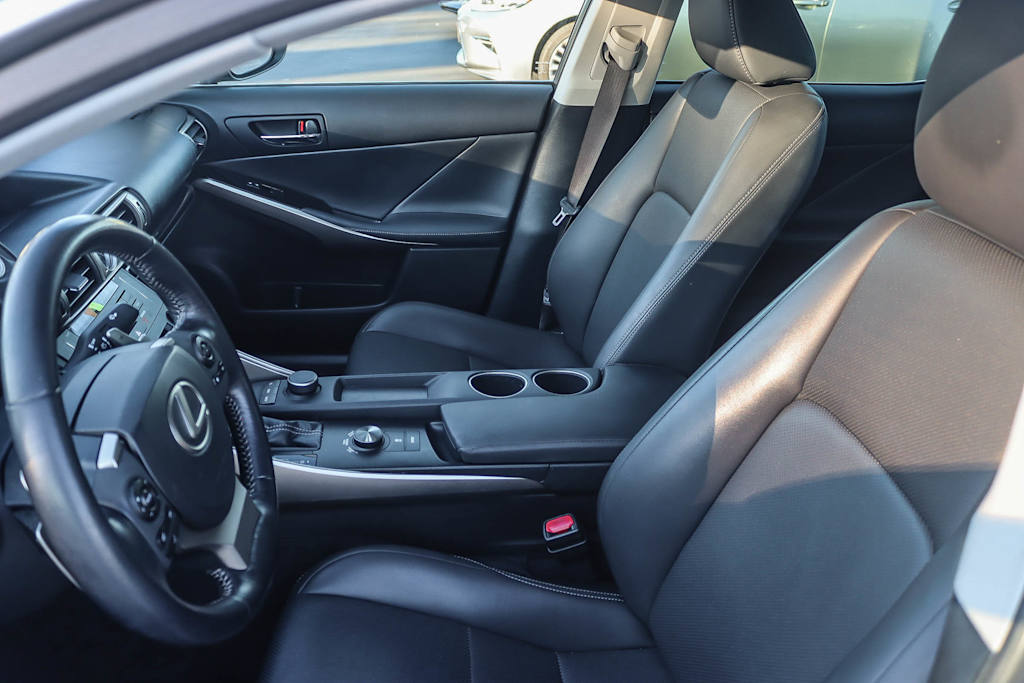 Thumbnail: 2016 Lexus IS - 11