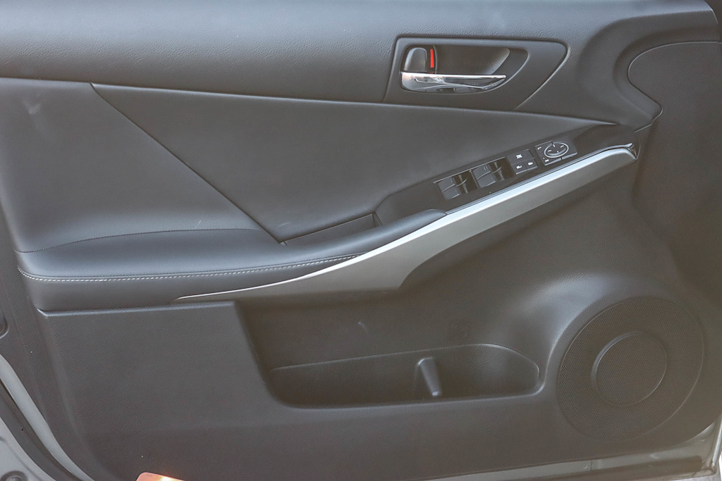 Thumbnail: 2016 Lexus IS - 24