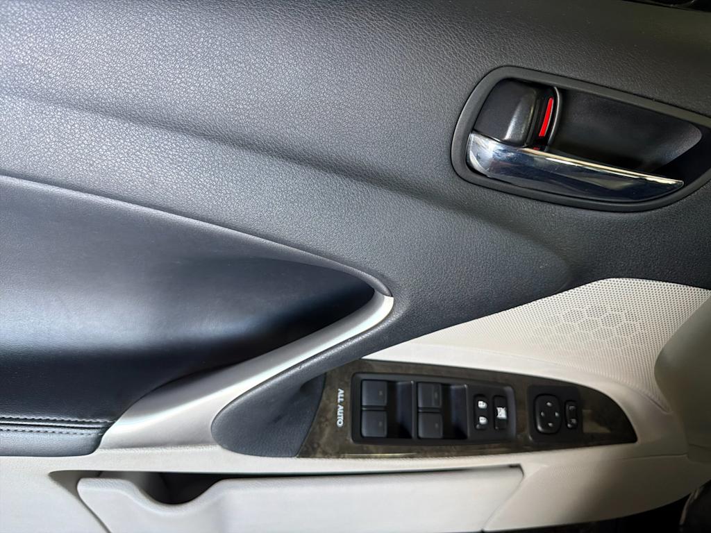 Thumbnail: 2010 Lexus IS - 20