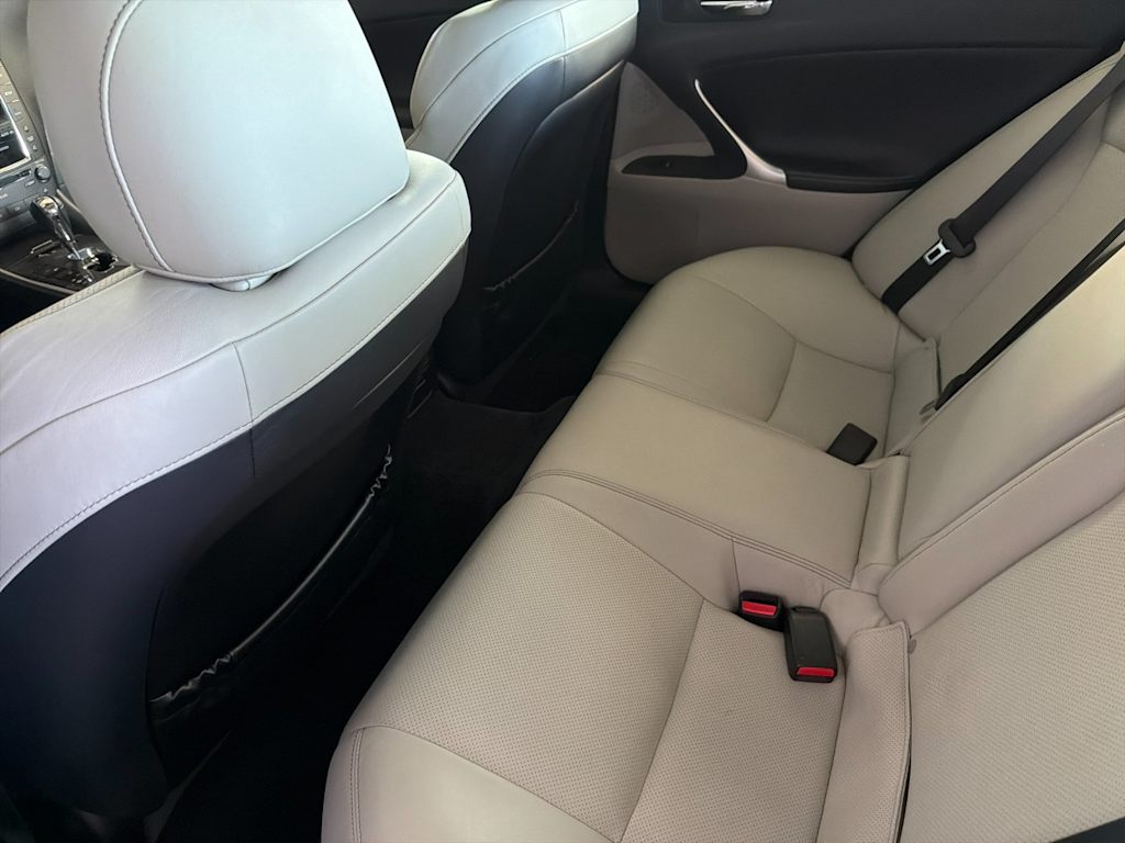 Thumbnail: 2010 Lexus IS - 10