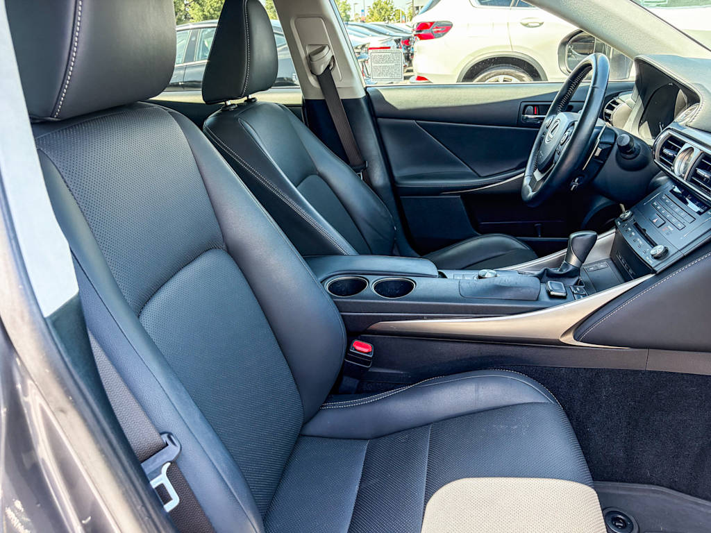 Thumbnail: 2015 Lexus IS - 10