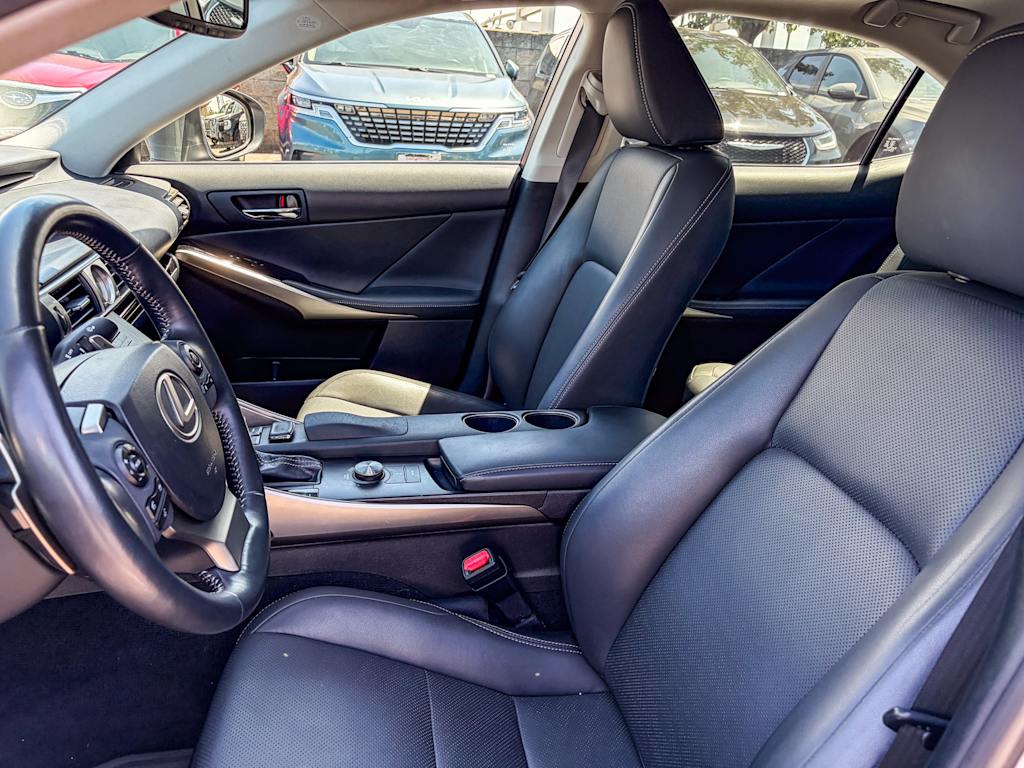 Thumbnail: 2015 Lexus IS - 11