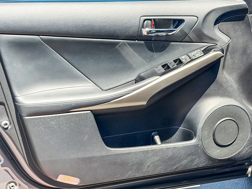 Thumbnail: 2015 Lexus IS - 23