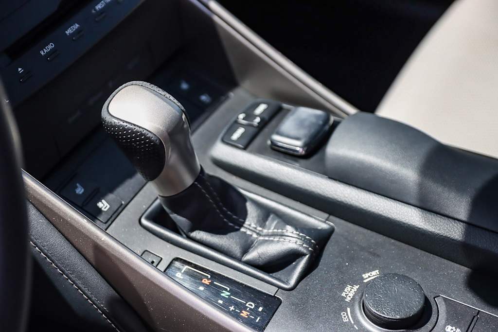 2015 Lexus IS 250 13