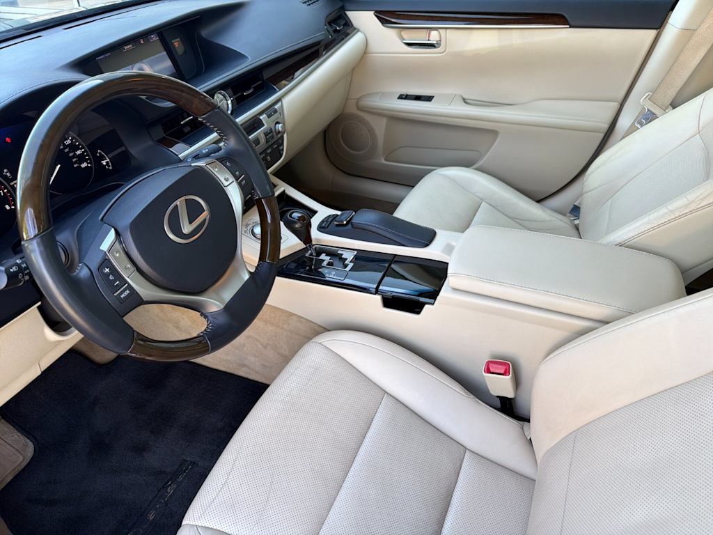 Thumbnail: 2015 Lexus ES - 9