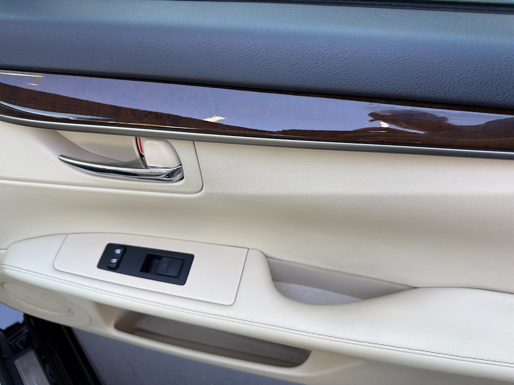 Thumbnail: 2015 Lexus ES - 23