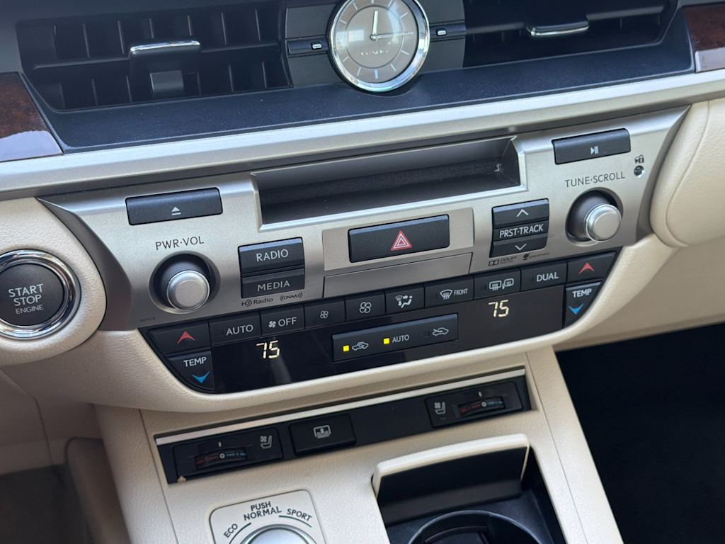 Thumbnail: 2015 Lexus ES - 24
