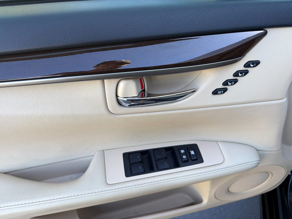 Thumbnail: 2015 Lexus ES - 20