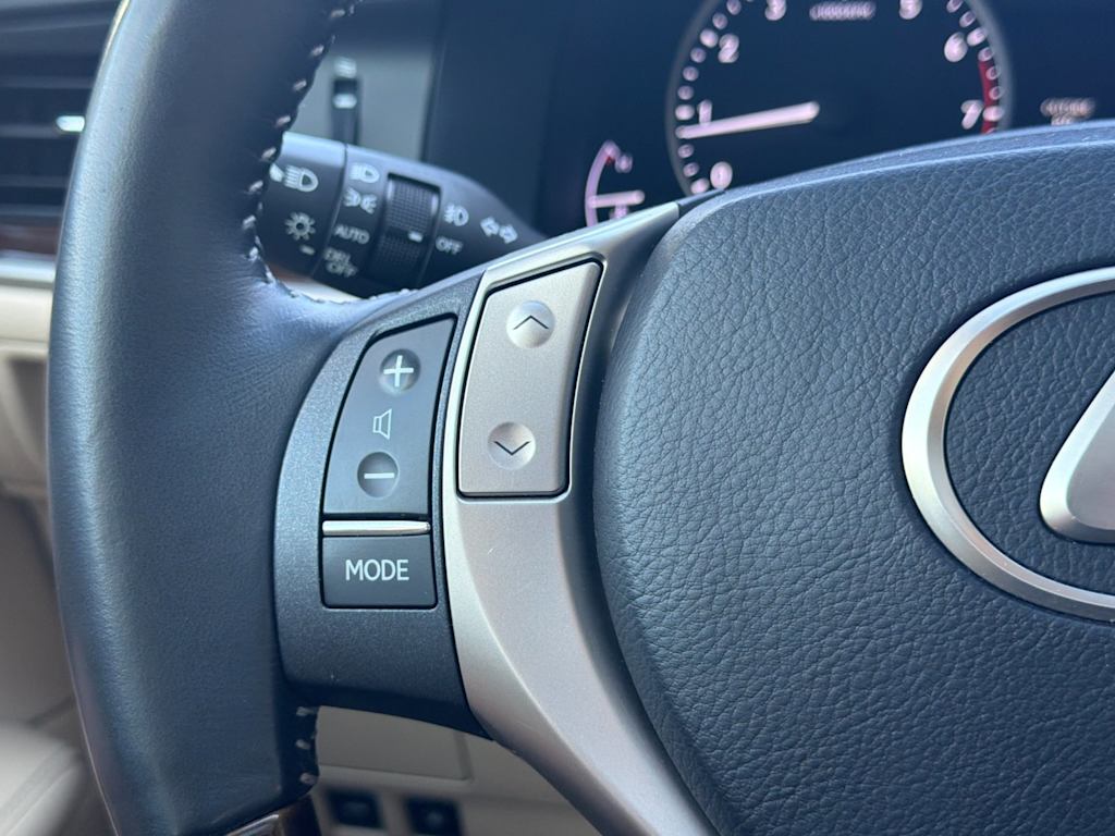 Thumbnail: 2015 Lexus ES - 27