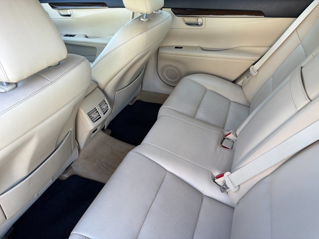 Thumbnail: 2015 Lexus ES - 10
