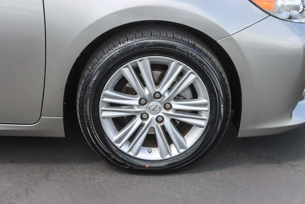 Thumbnail: 2015 Lexus ES - 6