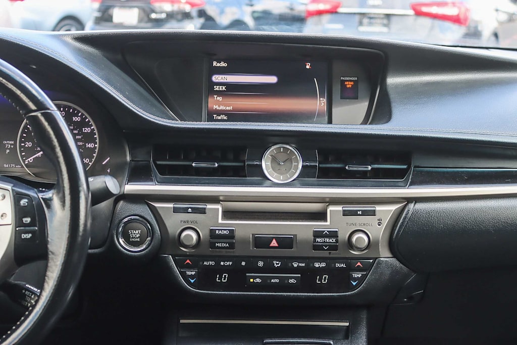 Thumbnail: 2015 Lexus ES - 11