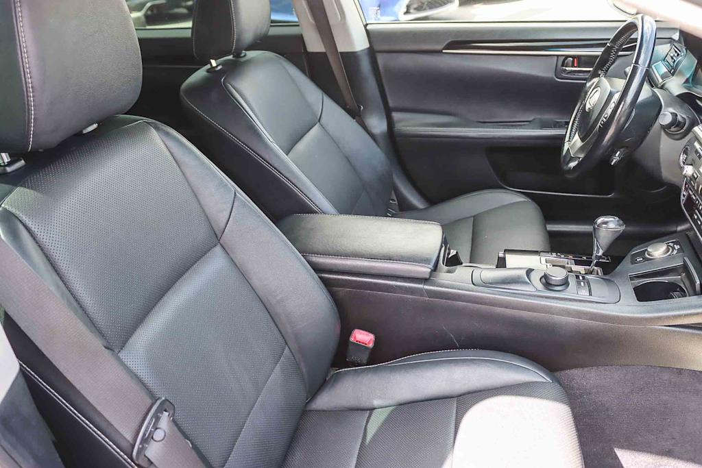 Thumbnail: 2015 Lexus ES - 9