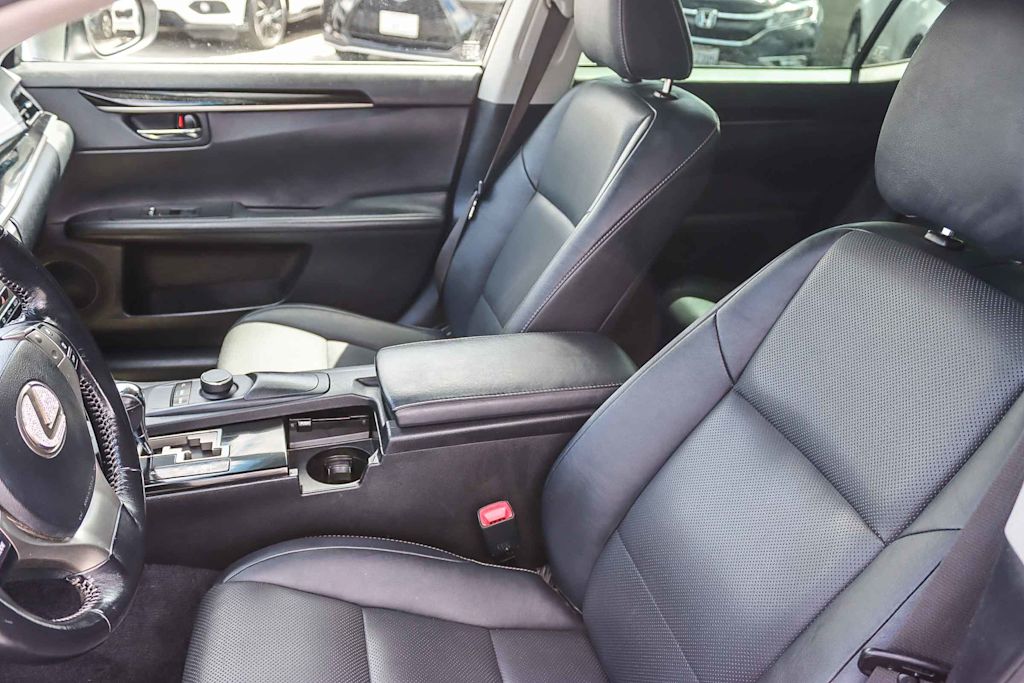 Thumbnail: 2015 Lexus ES - 10