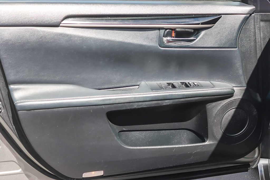 Thumbnail: 2015 Lexus ES - 23