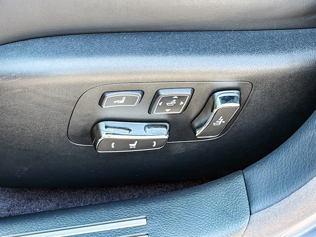 Thumbnail: 2014 Lexus LS - 24