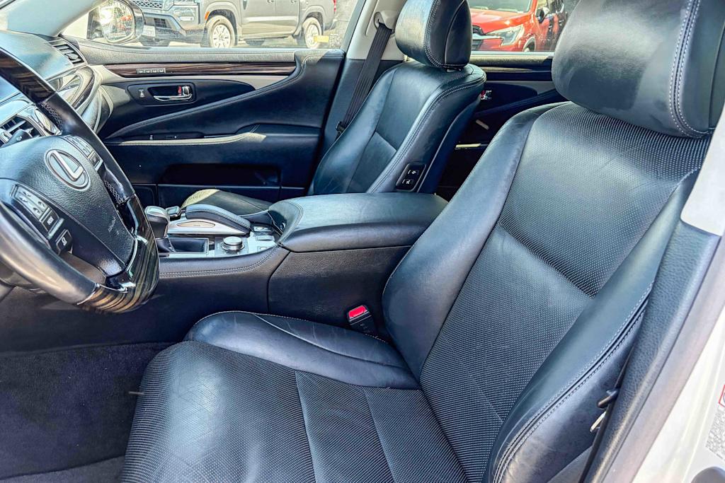 Thumbnail: 2017 Lexus LS - 9