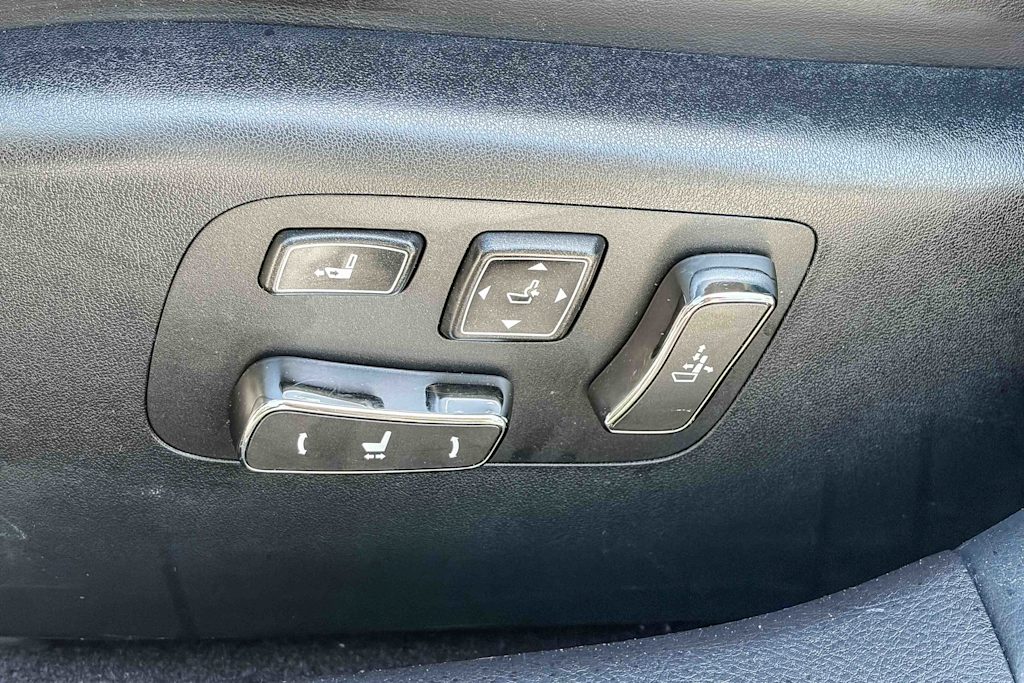 Thumbnail: 2017 Lexus LS - 23