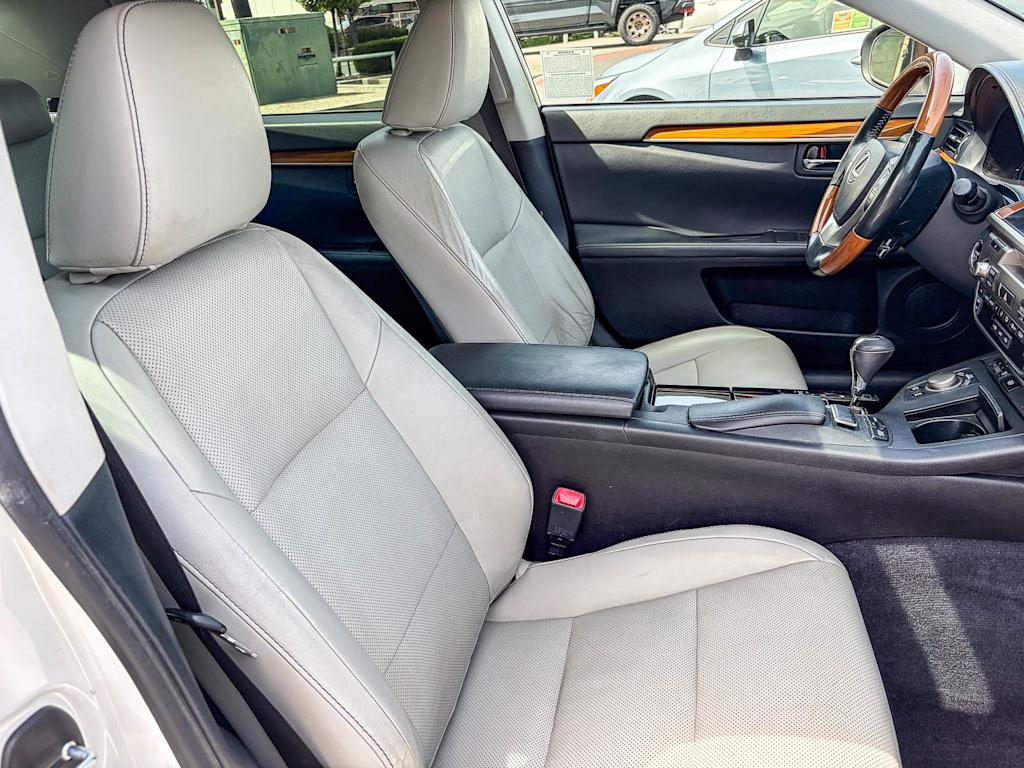 Thumbnail: 2013 Lexus ES - 9