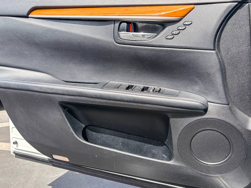 Thumbnail: 2013 Lexus ES - 23