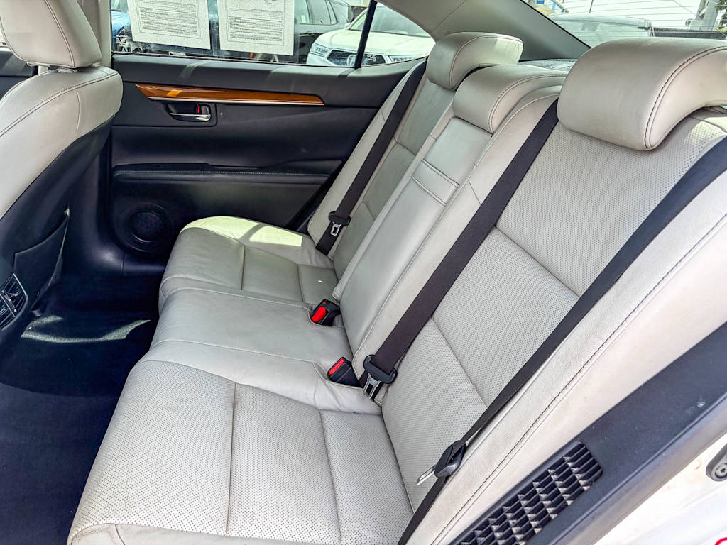 Thumbnail: 2013 Lexus ES - 11
