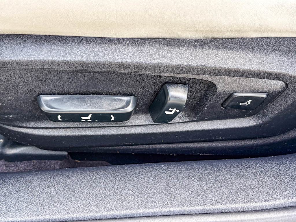 Thumbnail: 2013 Lexus ES - 24