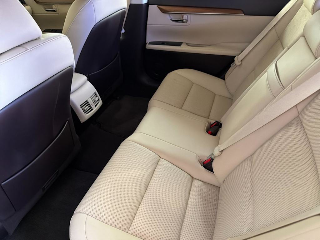 Thumbnail: 2016 Lexus ES - 10
