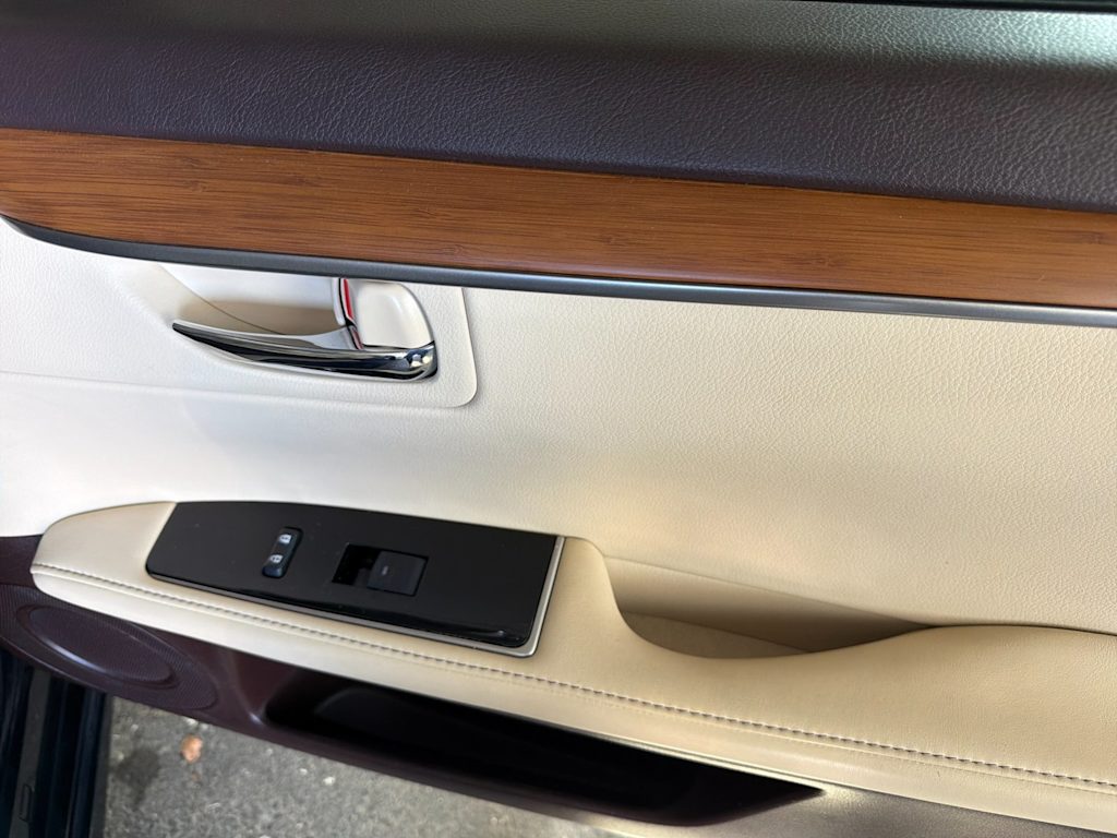 Thumbnail: 2016 Lexus ES - 22
