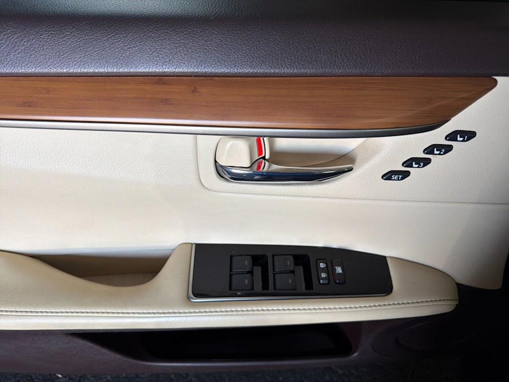 Thumbnail: 2016 Lexus ES - 19
