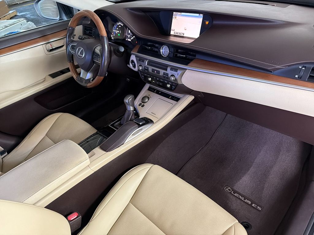 Thumbnail: 2016 Lexus ES - 12