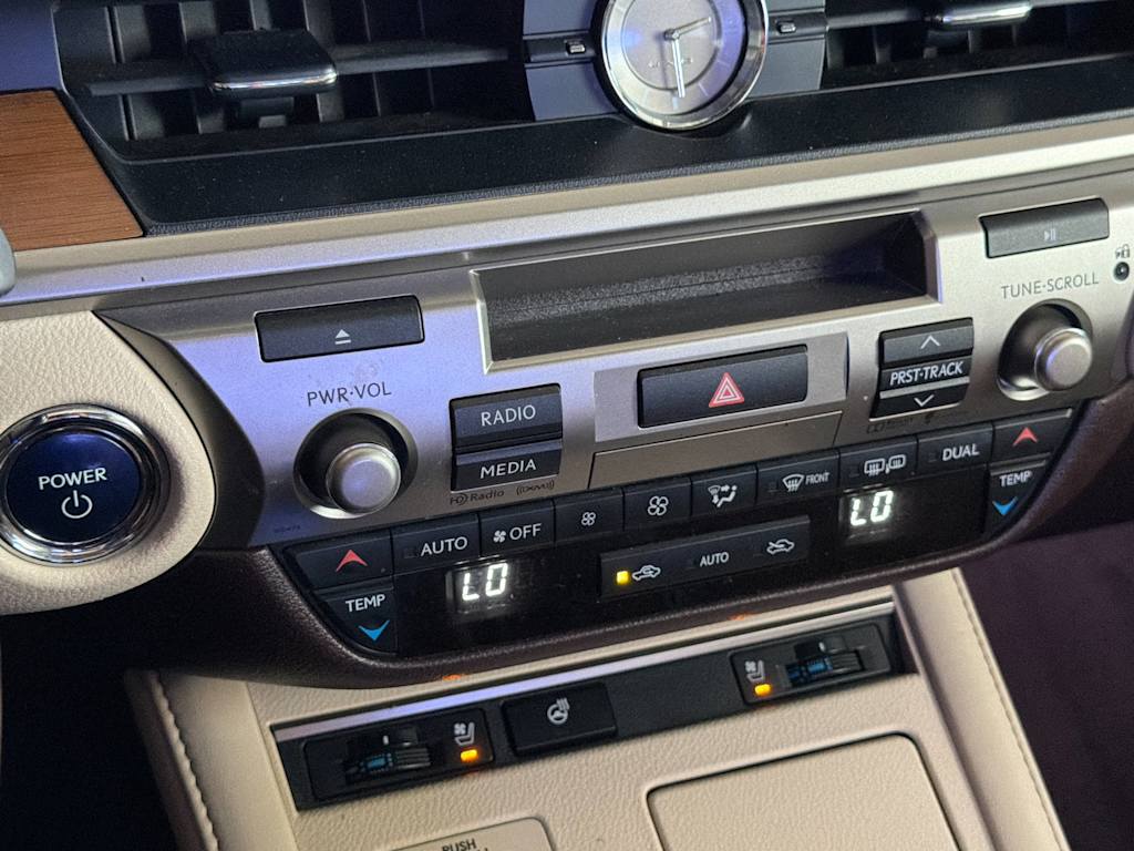 Thumbnail: 2016 Lexus ES - 24
